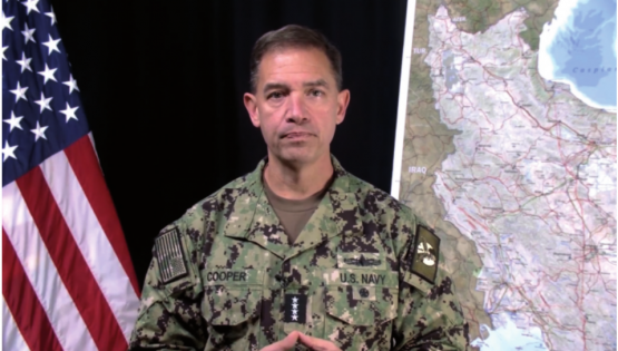 Admiral Brad Cooper, Befehlshaber des US Centcom, rechts auf der Karte hell erkennbar Nordwest-Iran mit dem Kaspischen Meer. Links und oben Irak.
Bild: USN