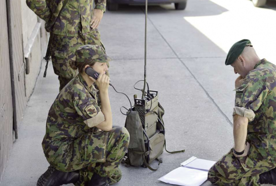 Hptm Brunner, Kdt Geb S Kp 6/1, am Funk.