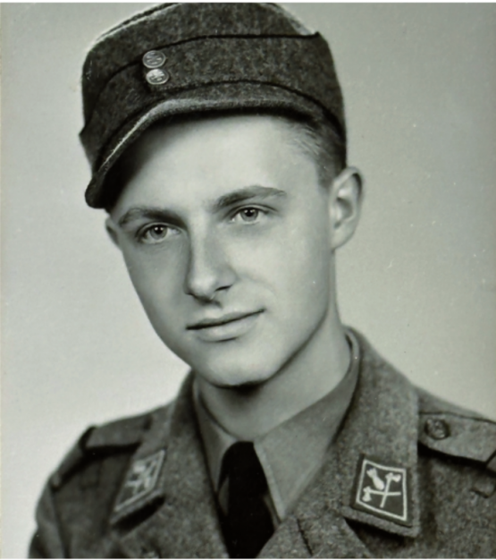 Emil Steinberger als Soldat.