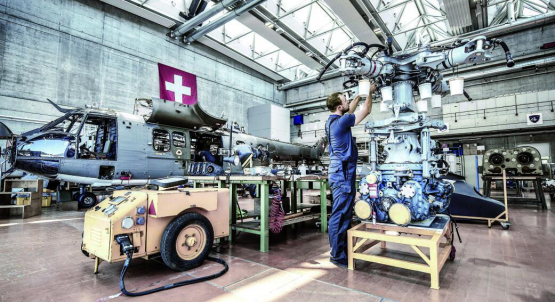 In Anbetracht des Fachkräftemangels und der knappen Ressourcen wird die Instandhaltung der F/A-18 Flotte zu einer Herausforderung.