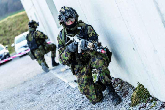 Wenn Cortisol und Testosteron über längere Zeit – wie in einem Einsatz – aus dem Gleichgewicht geraten, kann das gesundheitliche Folgen haben.